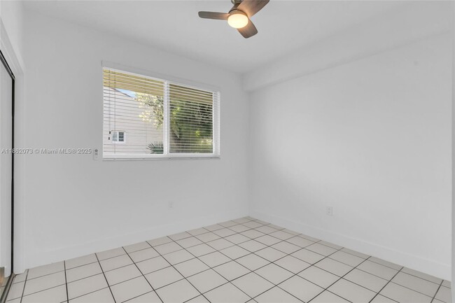 Building Photo - 9131 Fontainebleau Blvd