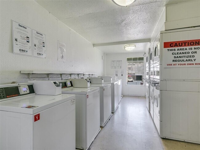 Building Photo - 910 Duncan Ln