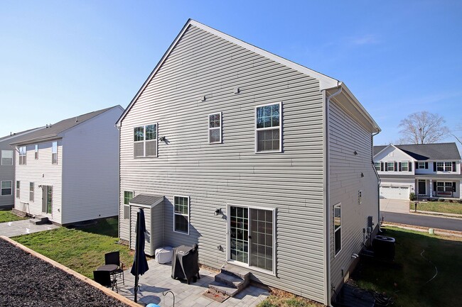 Building Photo - Spacious Riverwood Home