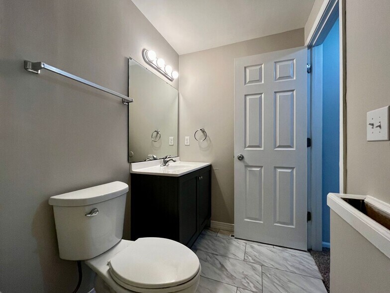 Building Photo - 905 Aurora Knoll Ln