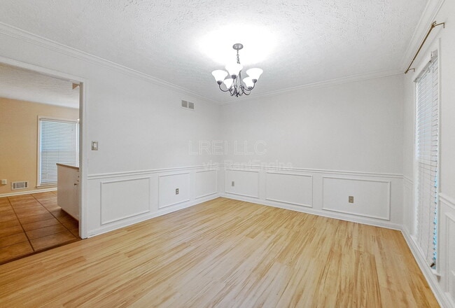 Building Photo - 3609 Locust Cir E