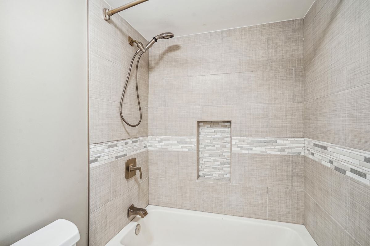 Building Photo - 8370 Greensboro Dr