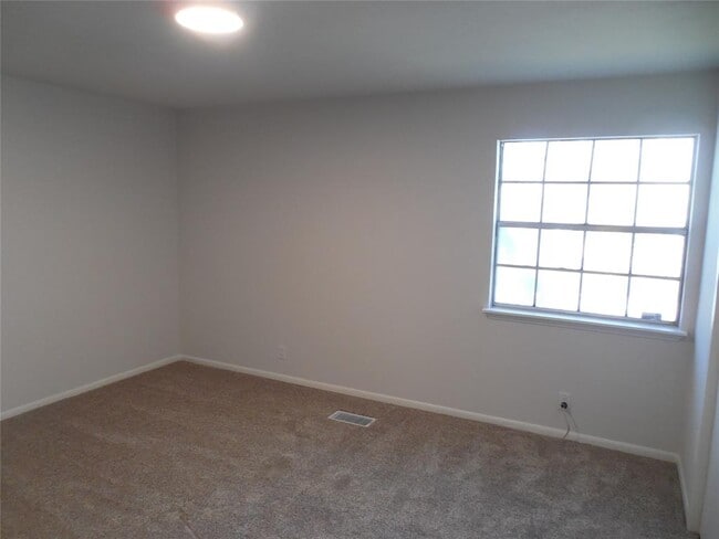 Building Photo - 3501 Greystone Dr