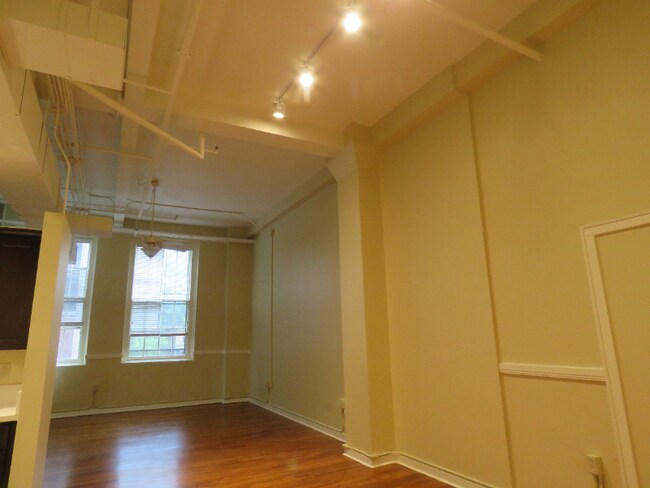 Building Photo - 1401 Scott St