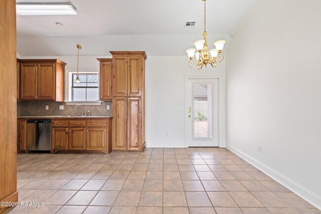 Building Photo - 206 Oak Hill Ln