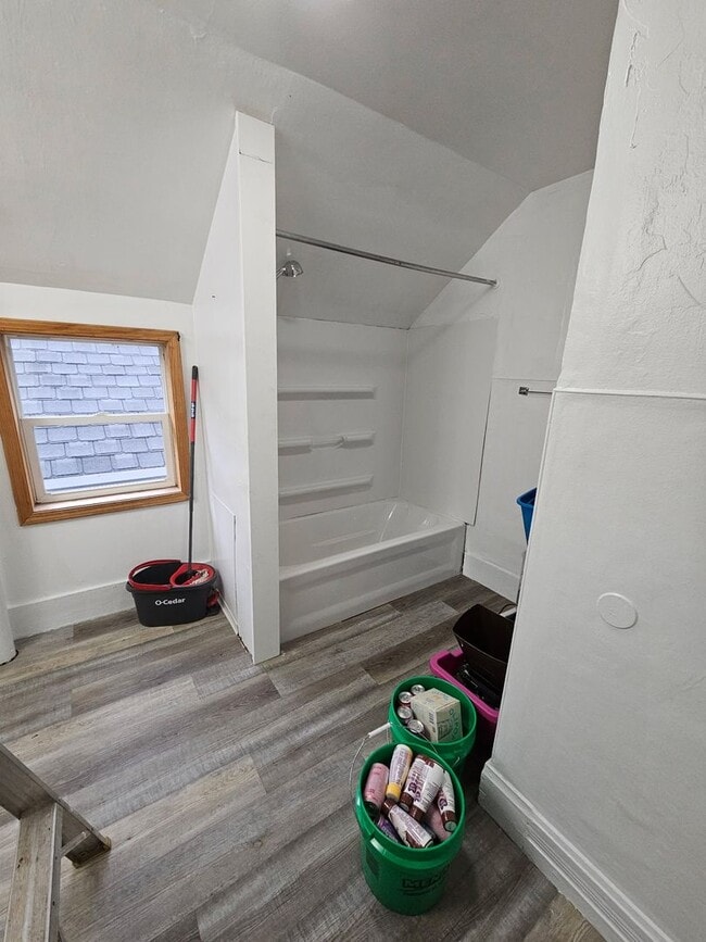 Building Photo - 1323 Shore Dr