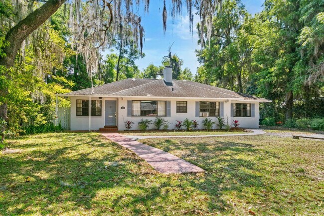 Building Photo - 1929 NW 7th Ln