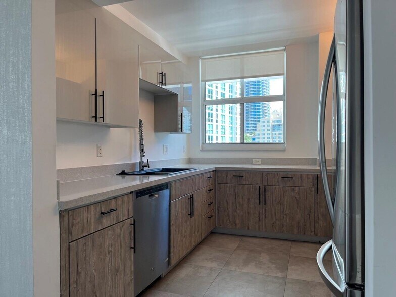 Building Photo - 1250 S Miami Ave