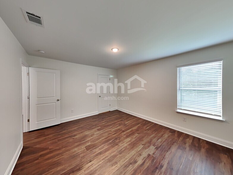 Building Photo - 4010 Chivalry Dr