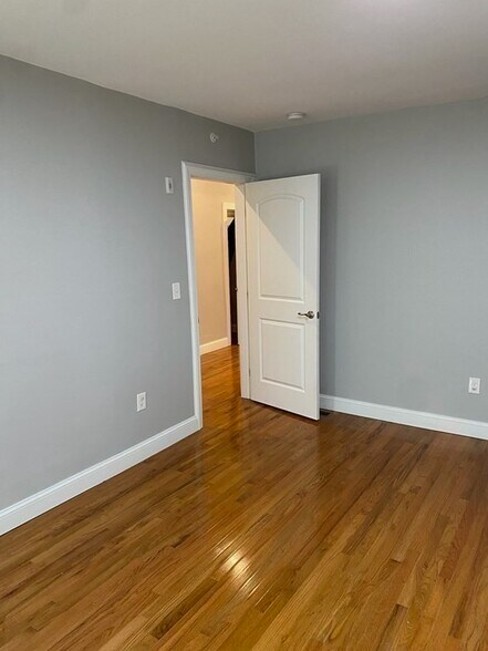 Building Photo - 55 Marshall St