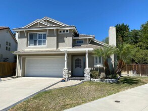 Building Photo - Gorgeous Single Family House - Available June 2026!