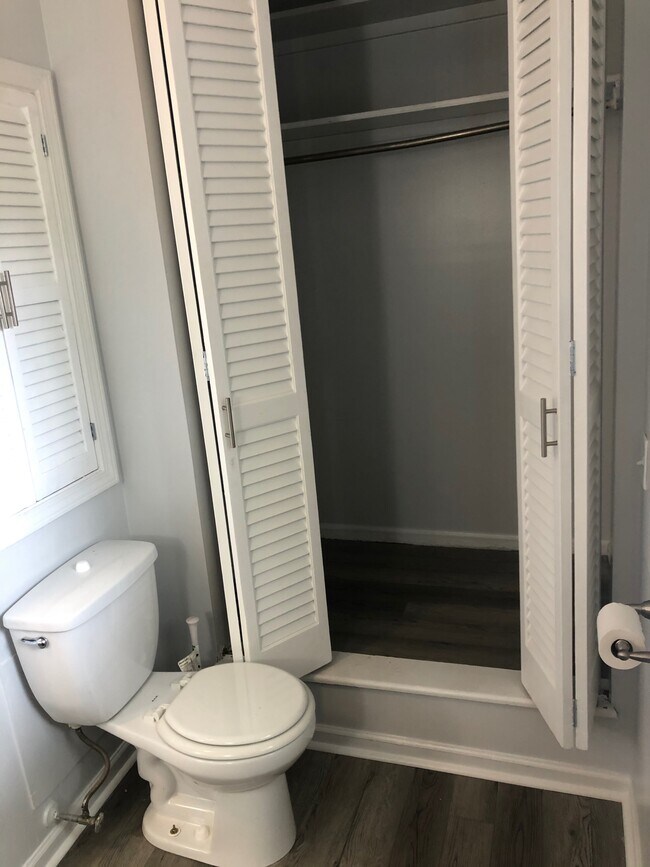 Building Photo - 488 Caroline Street