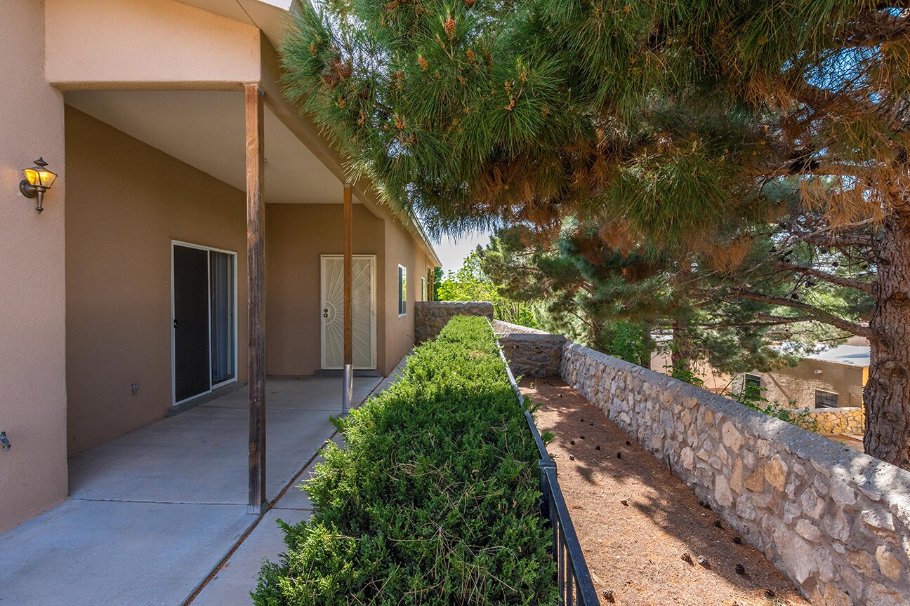 Building Photo - 2357 Saturn Cir