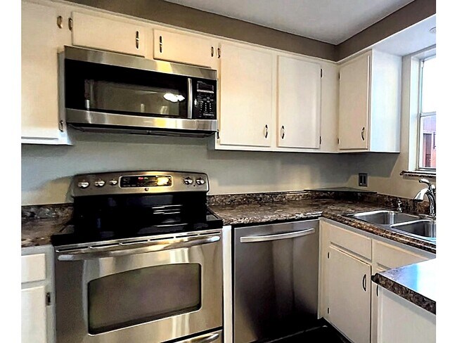 Building Photo - 11710 Southlake Dr