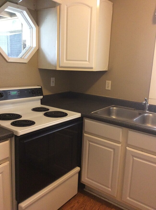 Building Photo - *Bayside Properties Residential 156