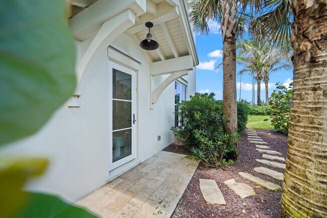 Building Photo - 5525 Jimmy Buffett Mem Hwy