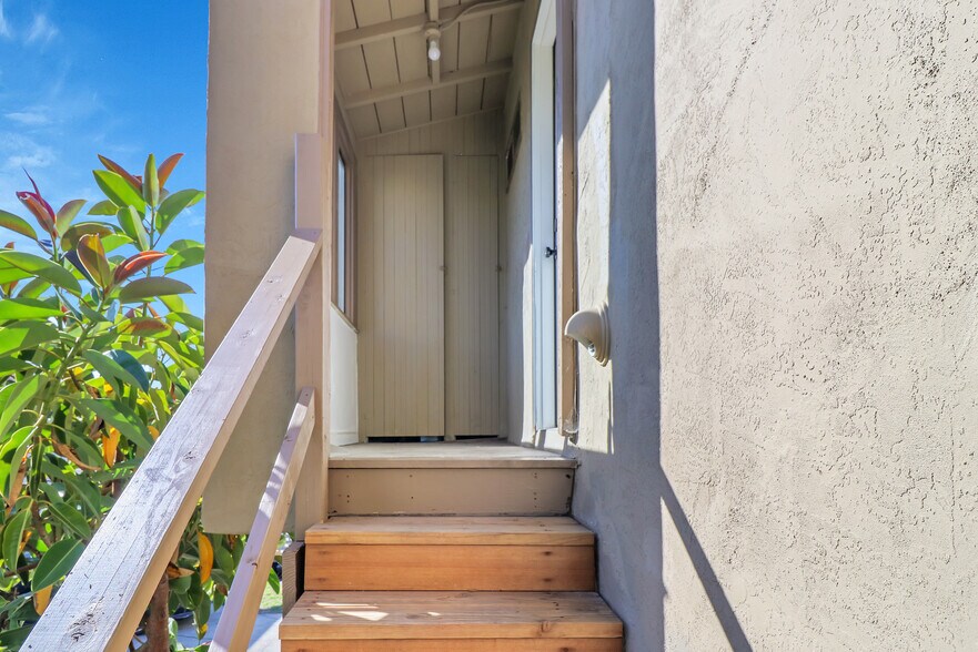 Building Photo - 1075 43rd St