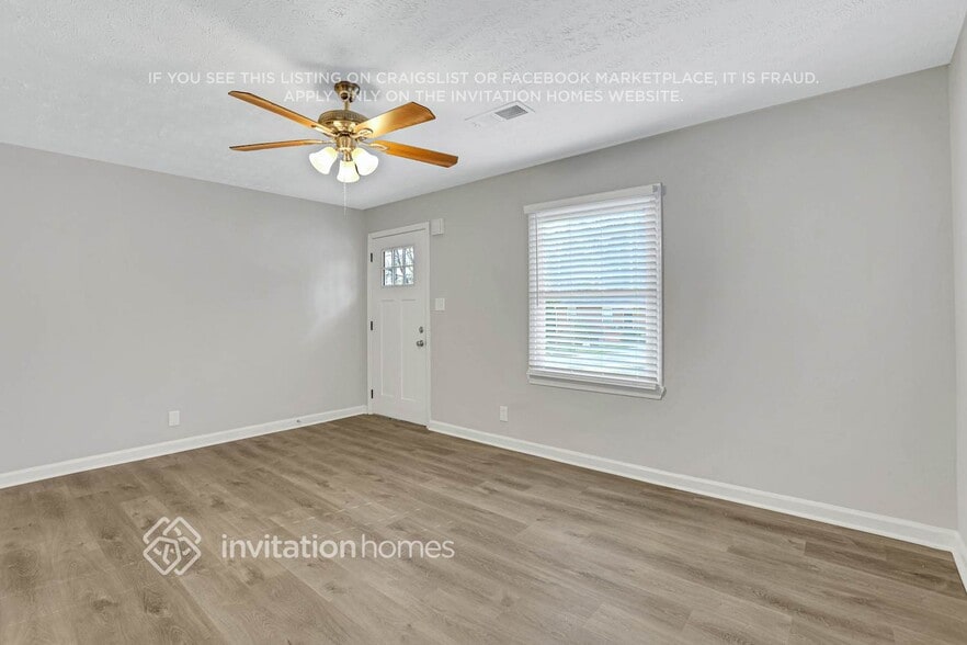 Building Photo - 300 Banberry Dr SE