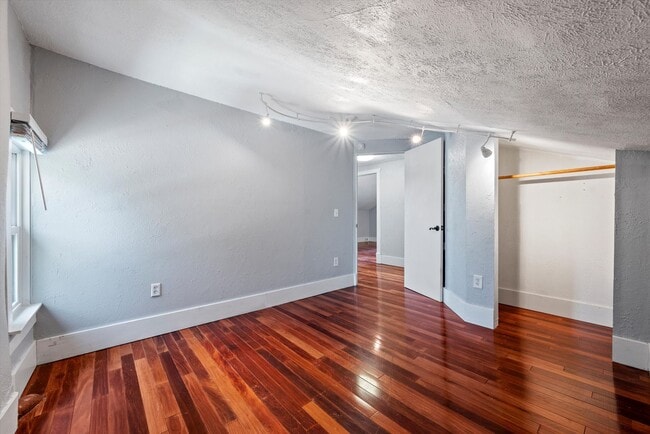 Building Photo - 3917 S Acoma St