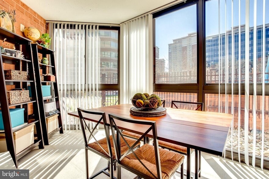 Light-filled Sunroom - 1001 N Randolph St