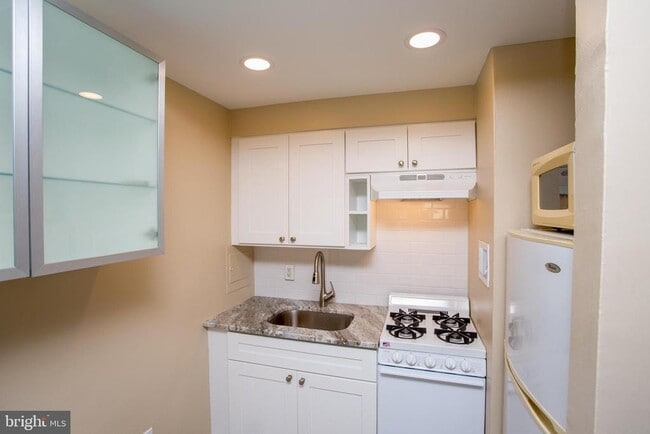 Building Photo - 2101 Chestnut St