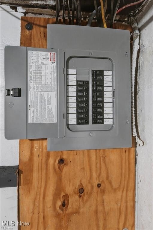 Building Photo - 437 Erie St