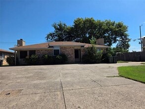 Building Photo - 2411 Springmont Ct