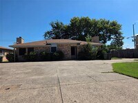 Building Photo - 2411 Springmont Ct