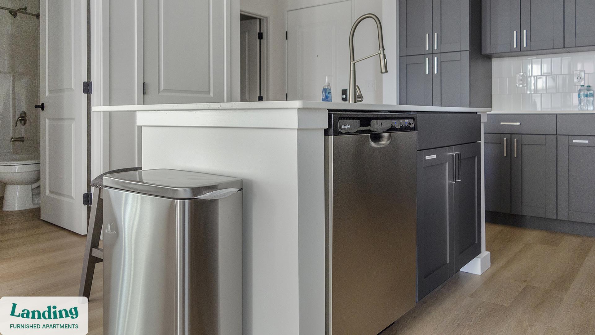 Building Photo - 650 N Main St