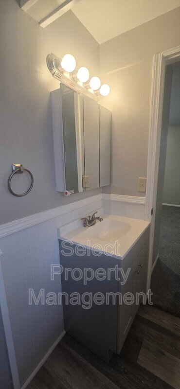 Building Photo - 3914 Maplecrest Rd