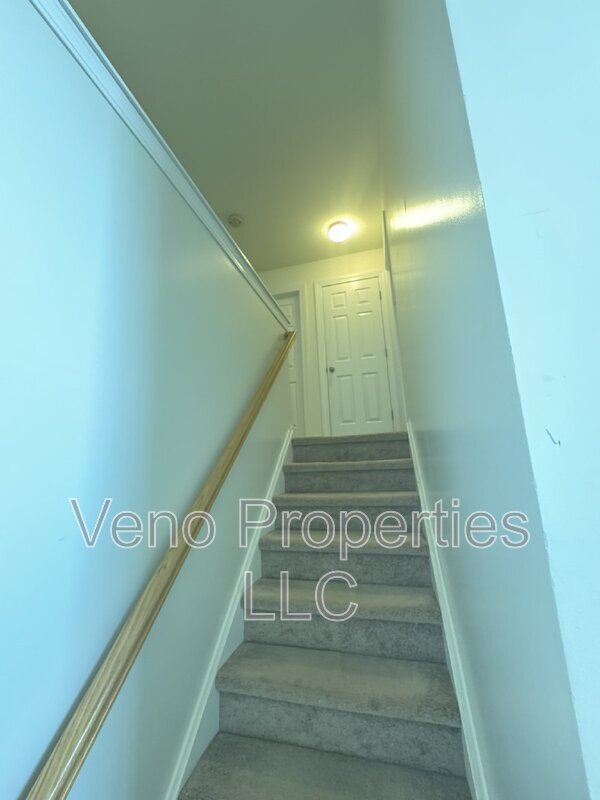 Building Photo - 17 Ironwood Street