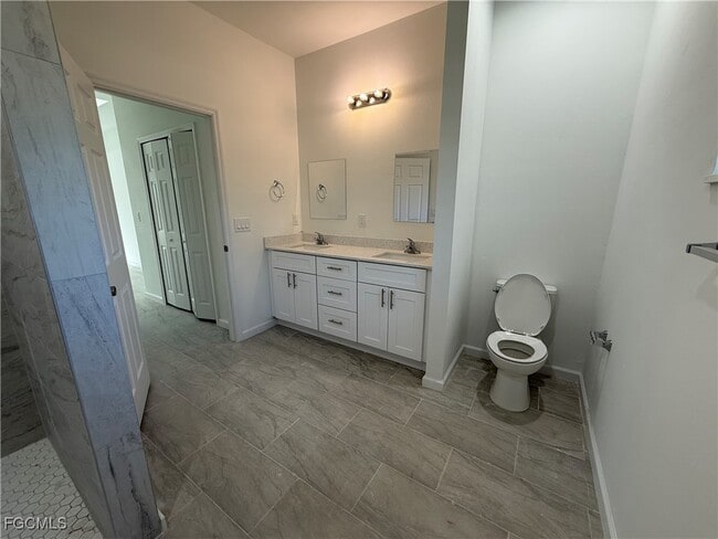 Building Photo - 1014 Lakeside Dr