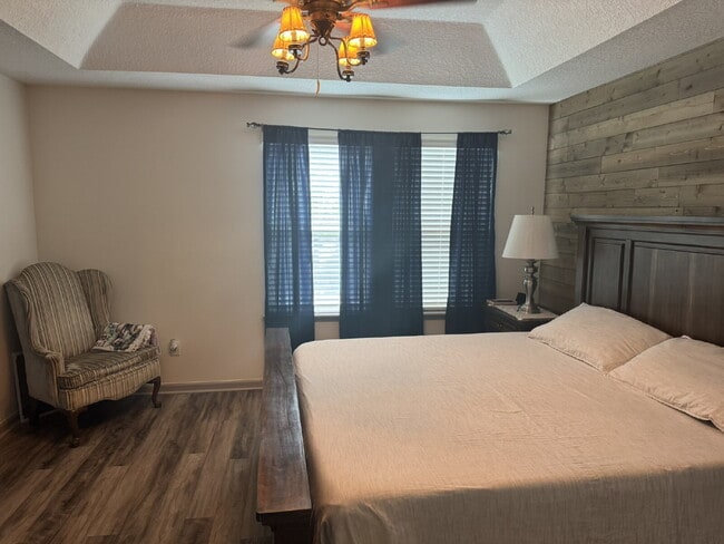 Building Photo - Spring Move in Special:  2nd month rent is FREE if you sign a lease before the end of July.