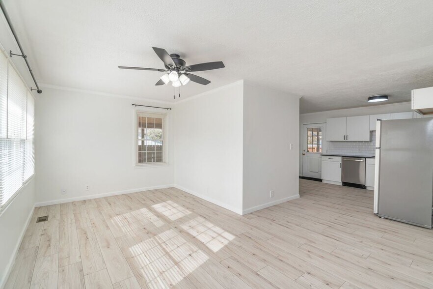 Building Photo - 331 Sarvis Dr