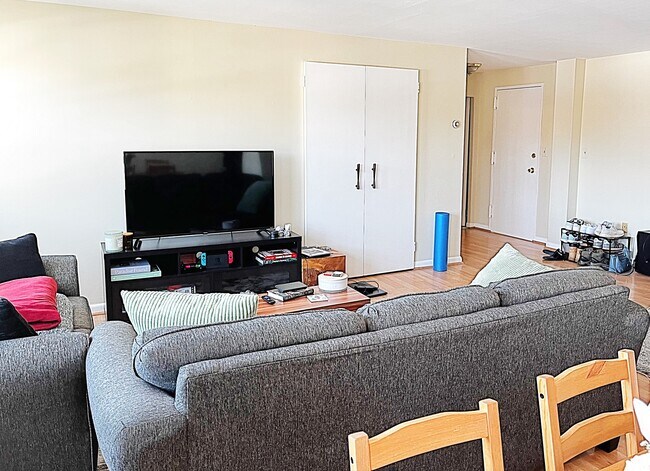 Building Photo - 40 Owen St