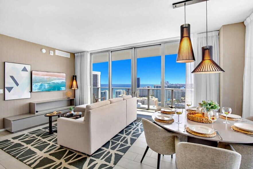 Building Photo - 4010 S Ocean Dr