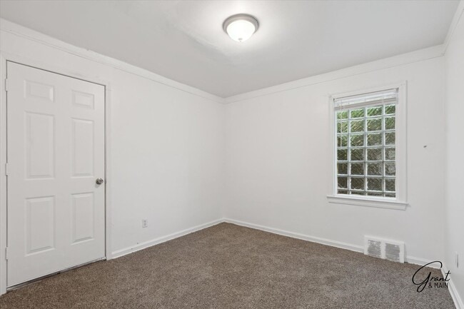 Building Photo - $1,200 - Bungalow