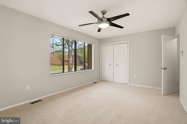 Building Photo - 1382 Almond Dr