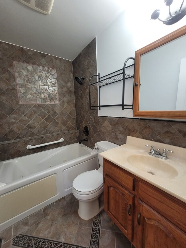 Building Photo - 364 N Everett Dr