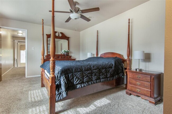 Building Photo - 9344 Briar Forest Dr