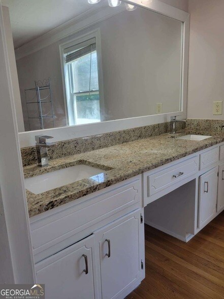 Building Photo - 487 Arbour Run