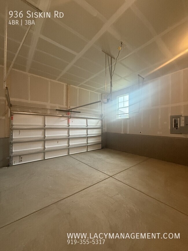 Building Photo - 936 Siskin Rd