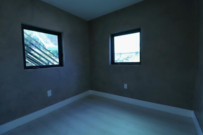 Building Photo - 1814 NW 2nd Ct