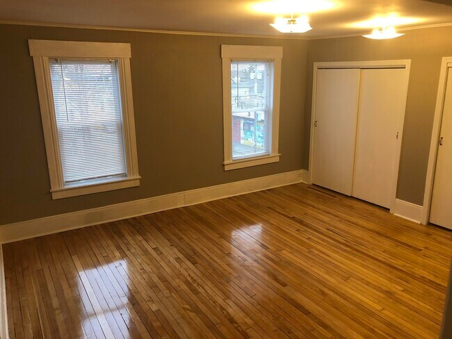 Building Photo - 390 Cedar St