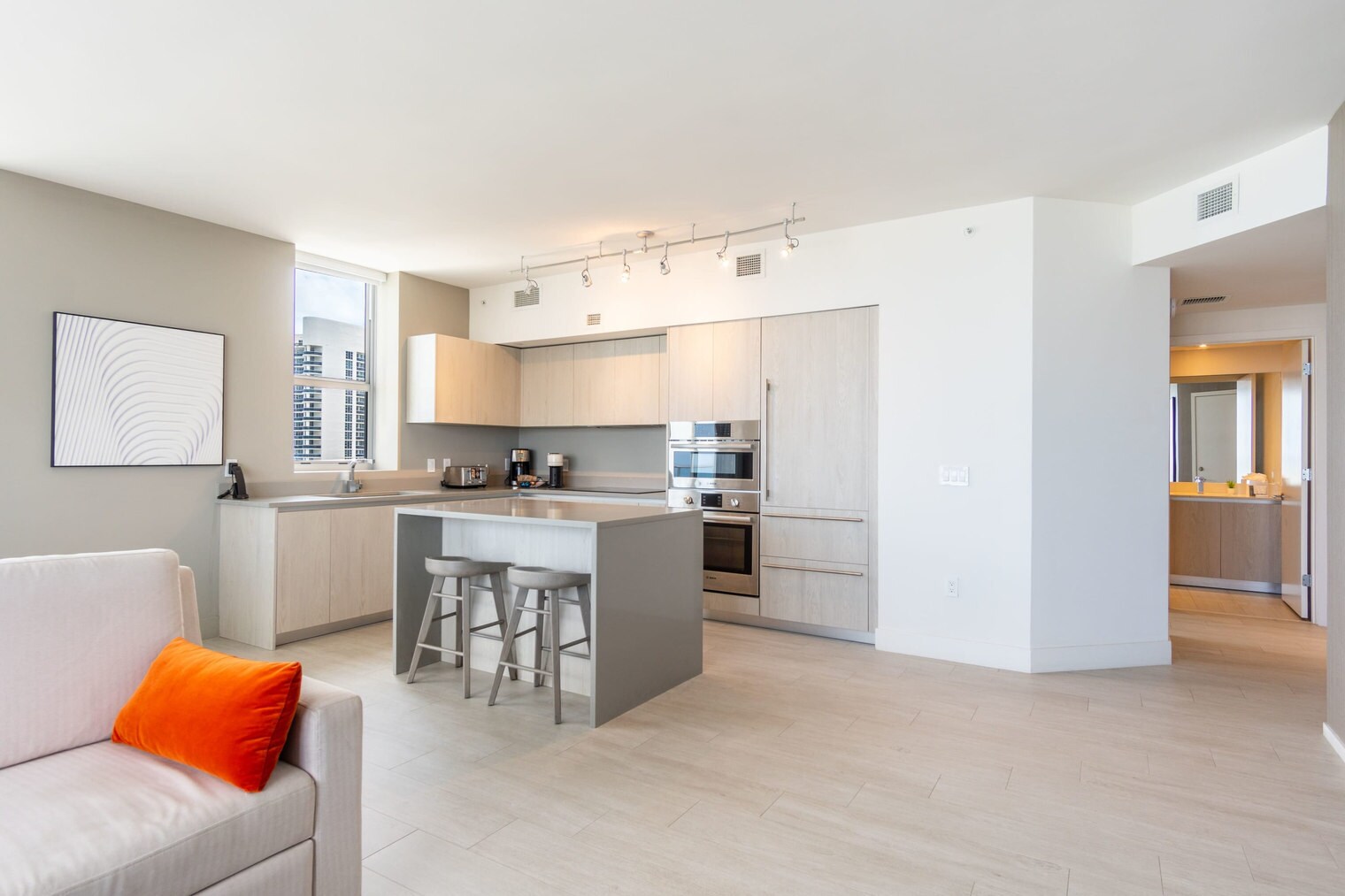 Building Photo - 4010 S Ocean Dr