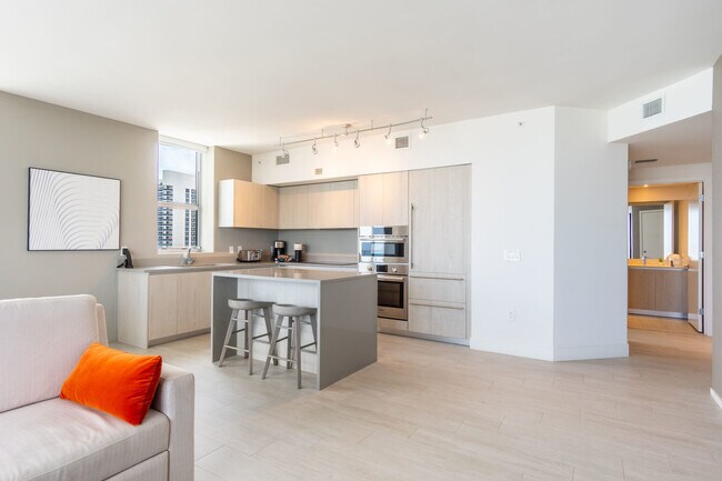 Building Photo - 4010 S Ocean Dr