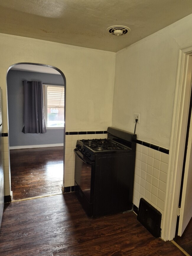 Building Photo - 8835 Murvale Dr