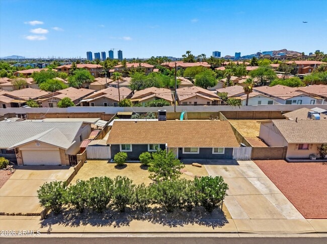 Building Photo - 1015 E Marigold Ln