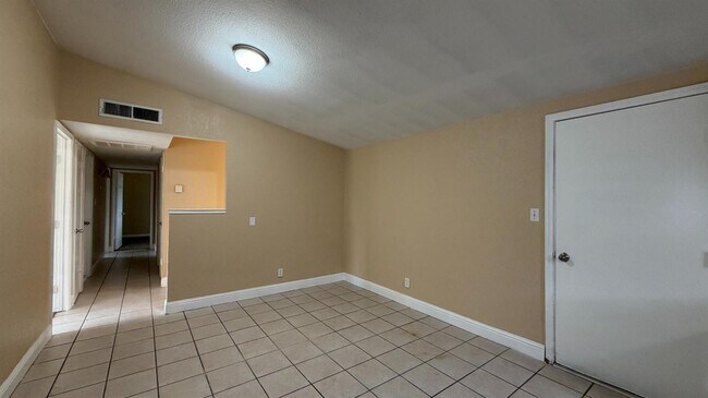 Building Photo - 136 Pico Ave