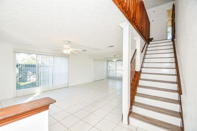 Building Photo - 12311 Grove Meadow Dr